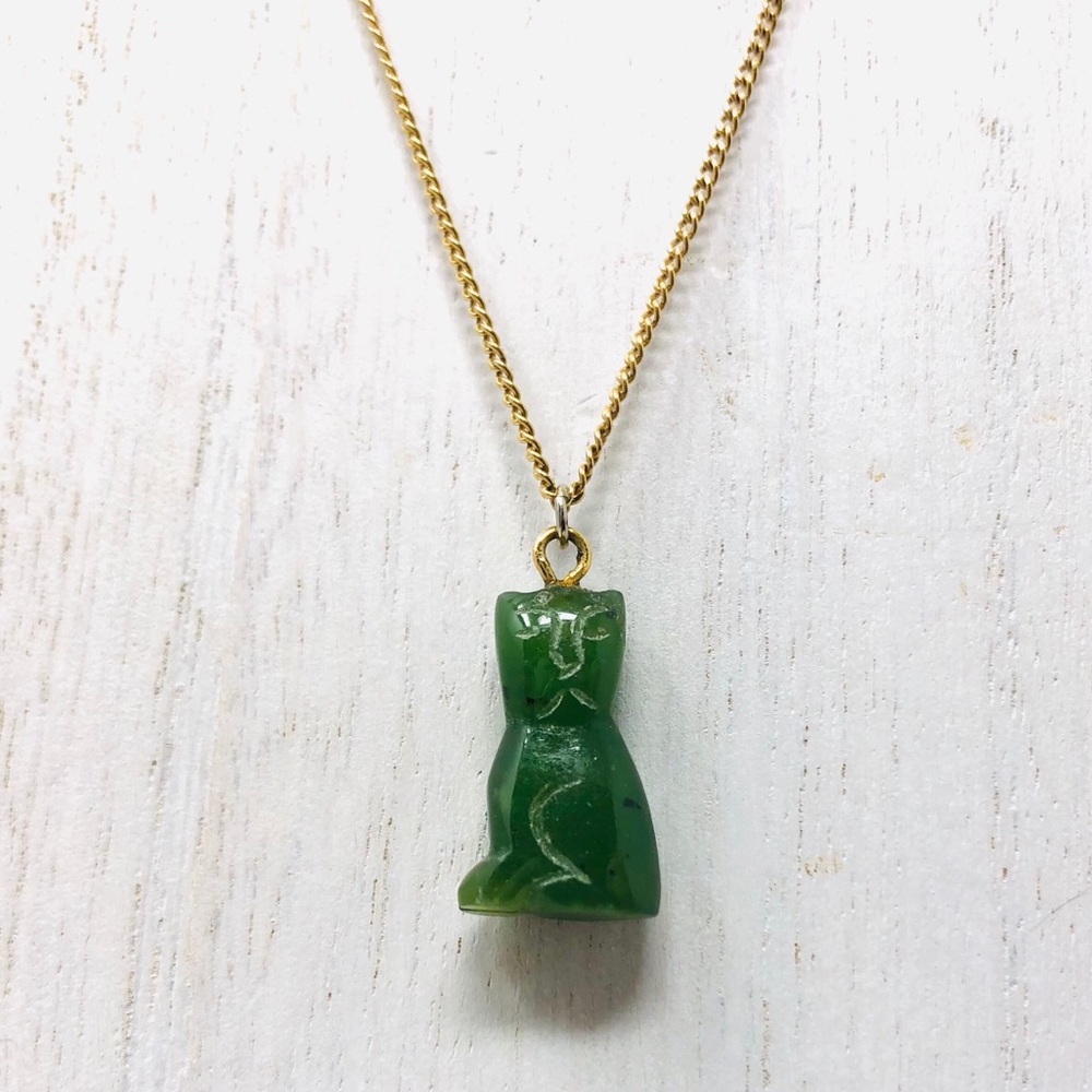 14K, carved chrysoprase Cat necklace